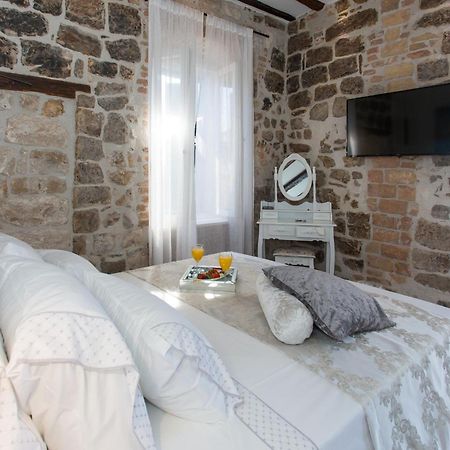 Seafront Apartment In Historical Cippico Castle Kaštela エクステリア 写真