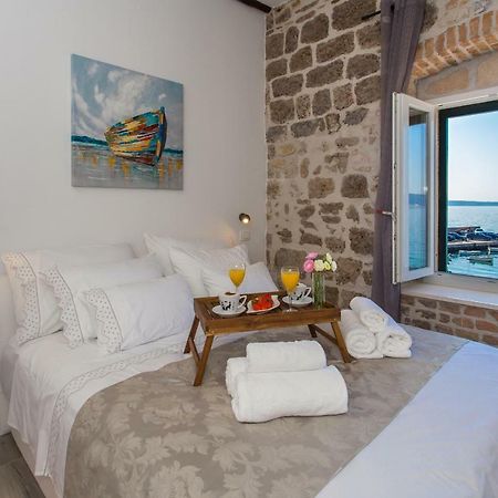 Seafront Apartment In Historical Cippico Castle Kaštela エクステリア 写真