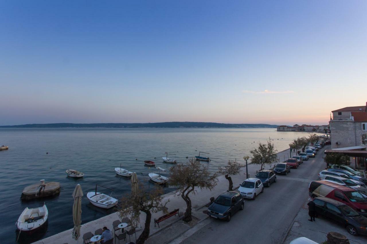 Seafront Apartment In Historical Cippico Castle Kaštela エクステリア 写真