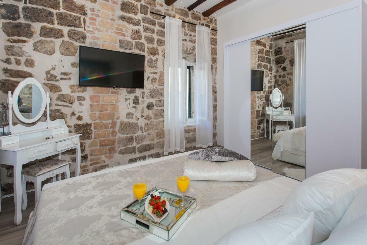 Seafront Apartment In Historical Cippico Castle Kaštela エクステリア 写真