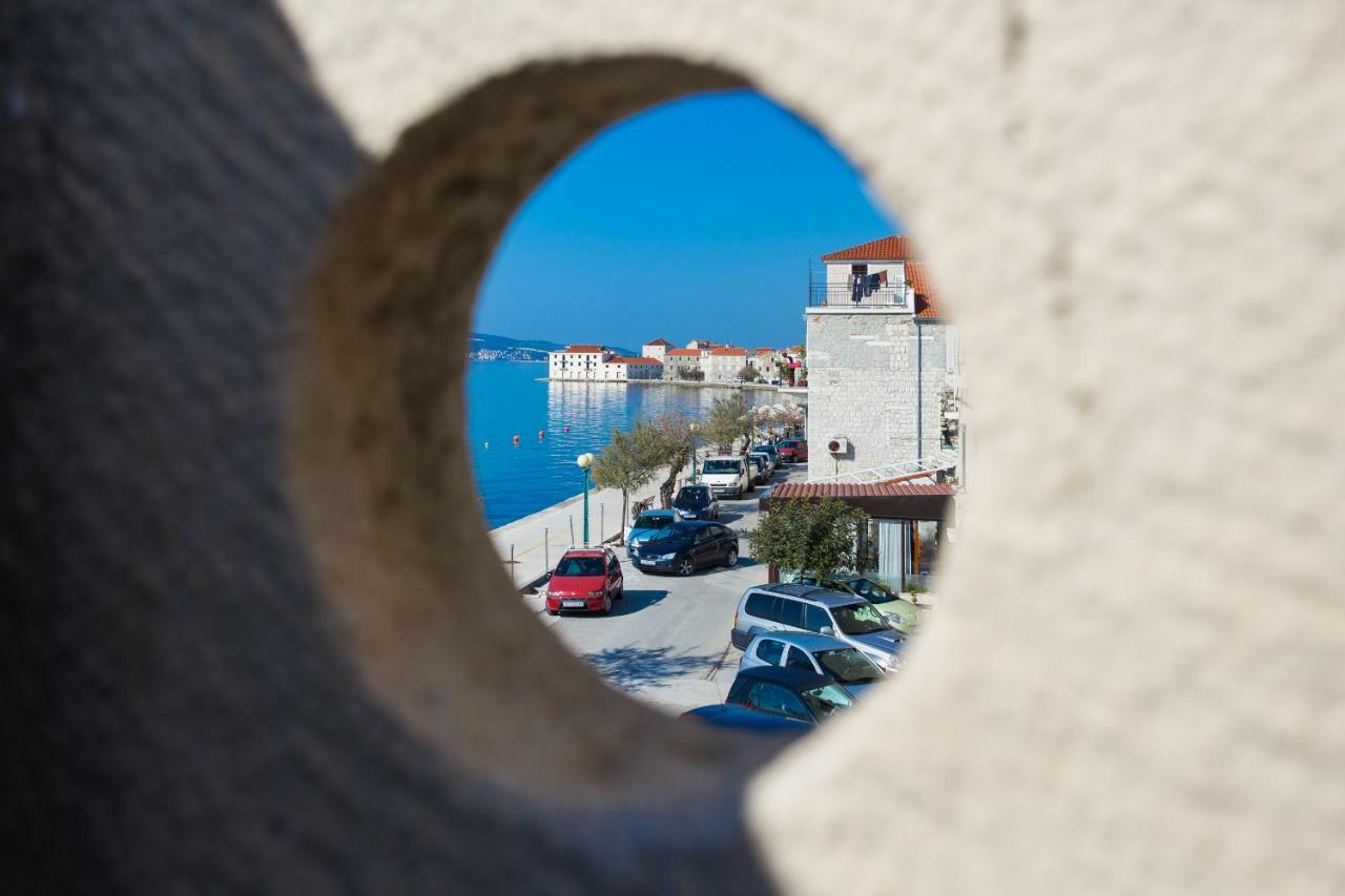 Seafront Apartment In Historical Cippico Castle Kaštela エクステリア 写真