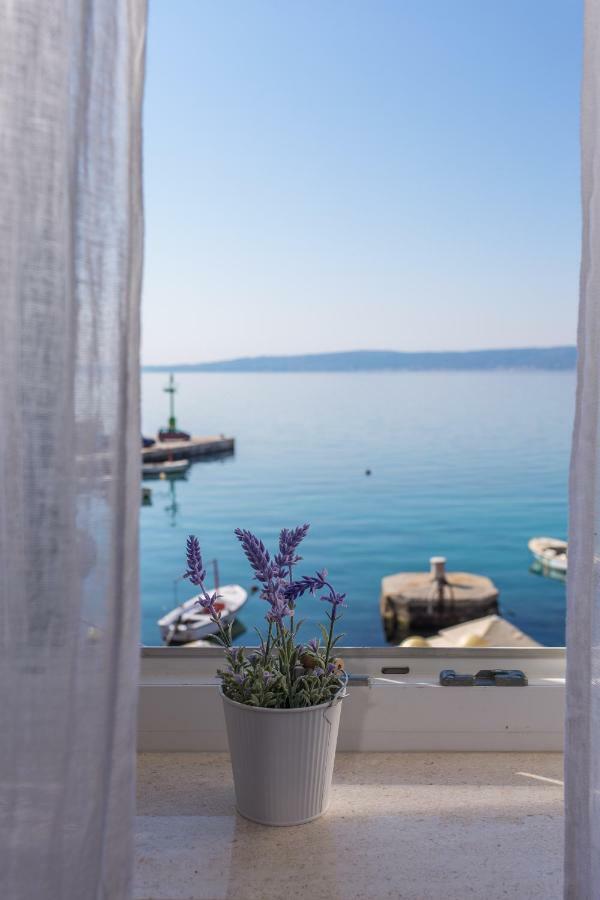 Seafront Apartment In Historical Cippico Castle Kaštela エクステリア 写真