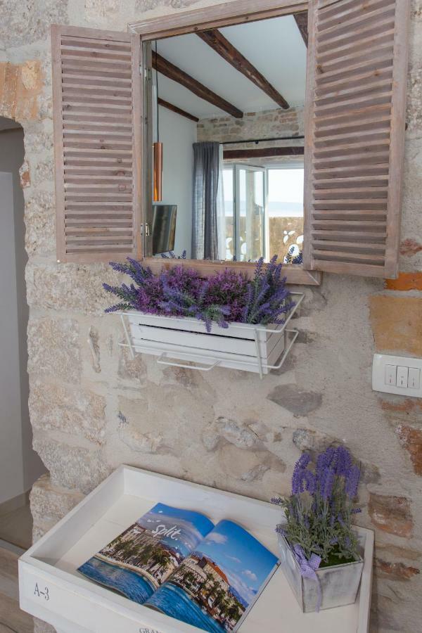 Seafront Apartment In Historical Cippico Castle Kaštela エクステリア 写真