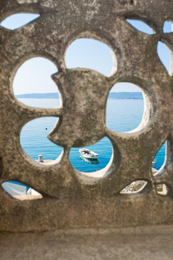 Seafront Apartment In Historical Cippico Castle Kaštela エクステリア 写真