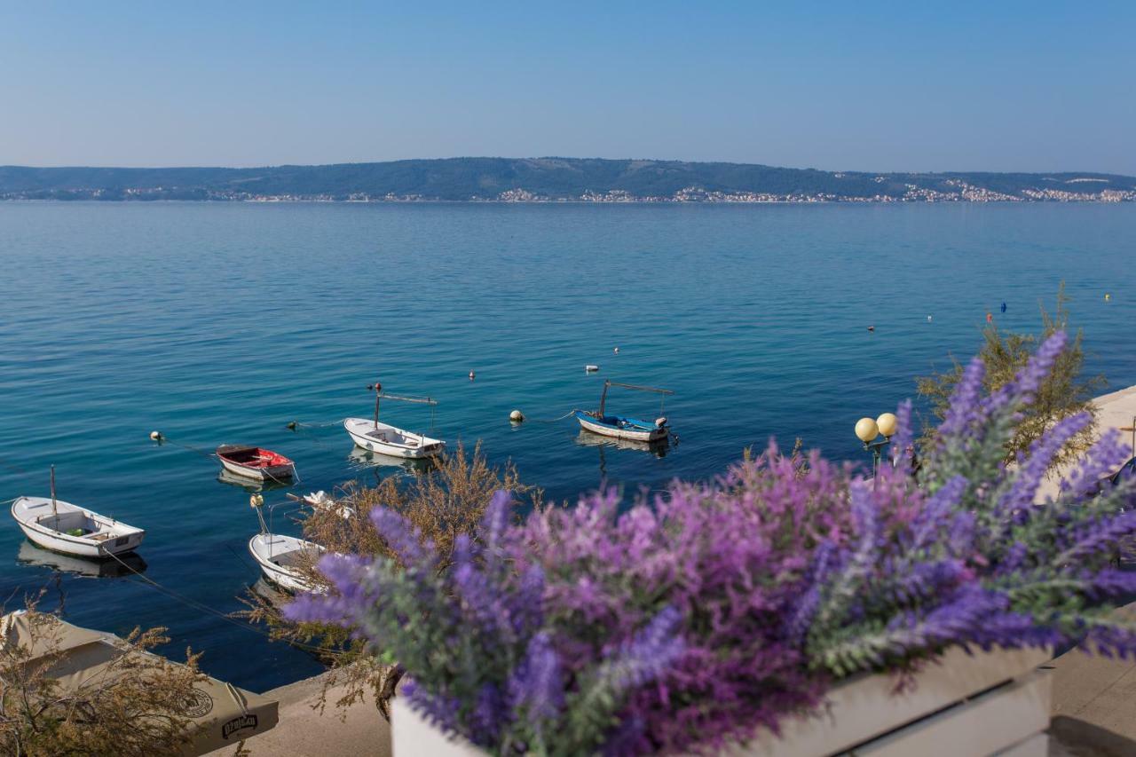 Seafront Apartment In Historical Cippico Castle Kaštela エクステリア 写真