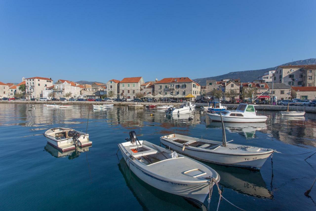 Seafront Apartment In Historical Cippico Castle Kaštela エクステリア 写真