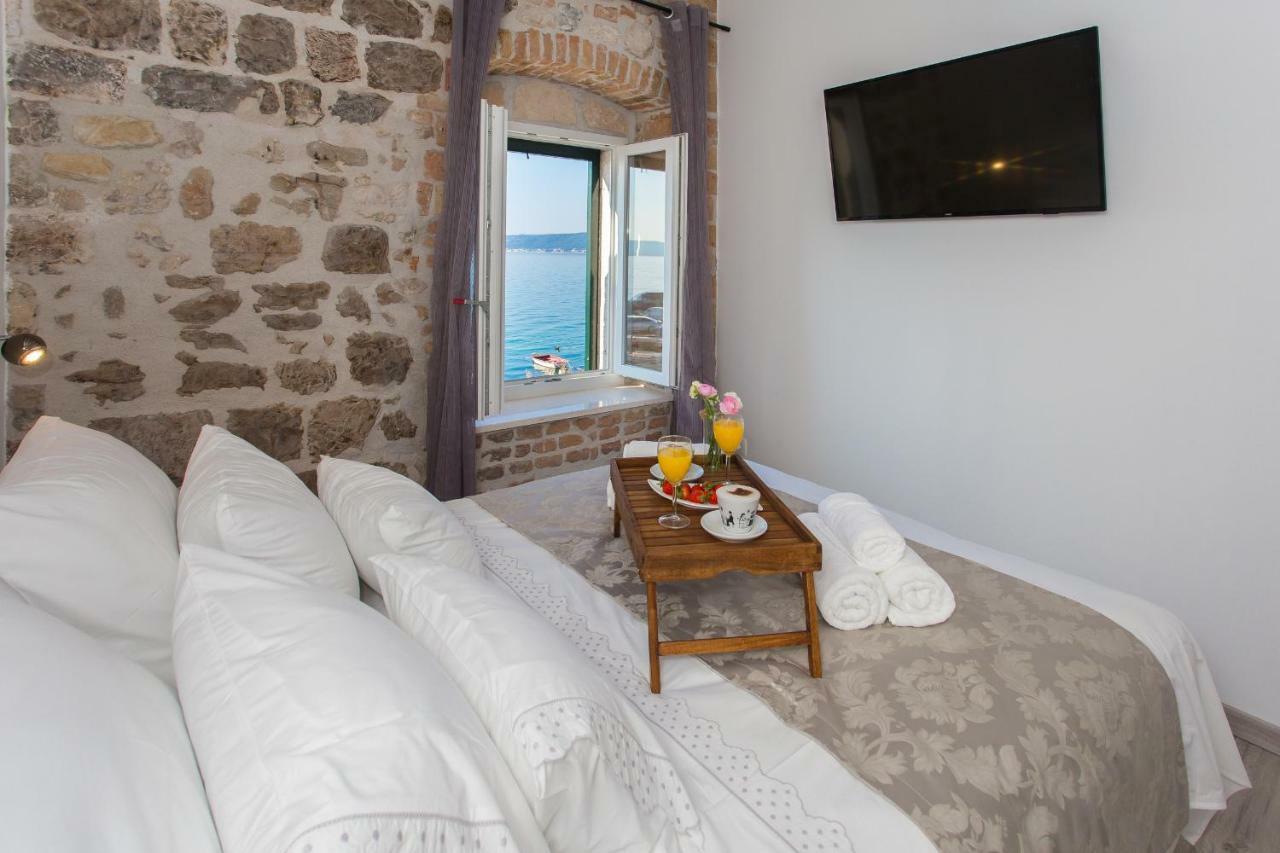 Seafront Apartment In Historical Cippico Castle Kaštela エクステリア 写真